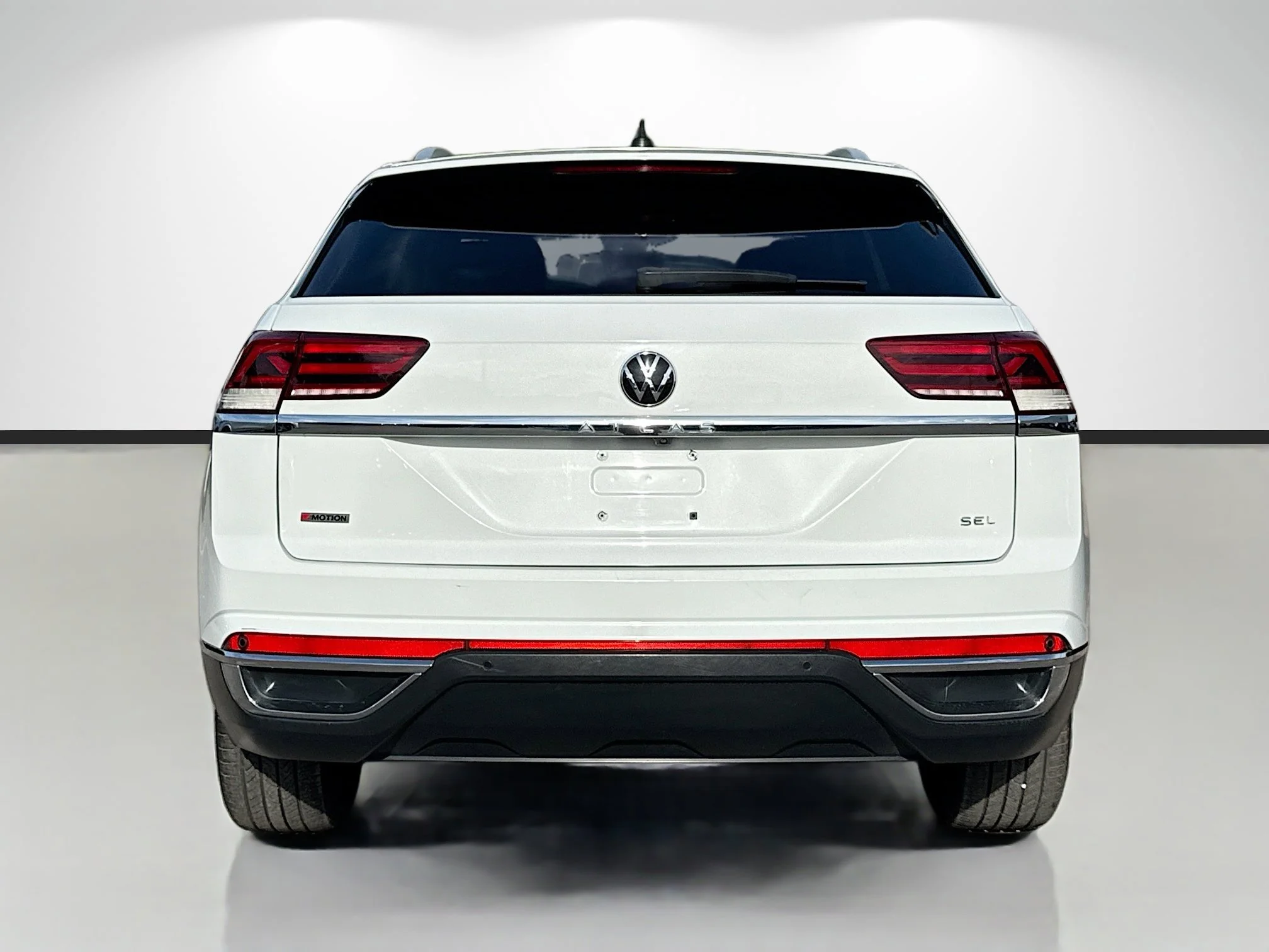 Used 2022 Pure White Volkswagen 2.0T SEL image 4