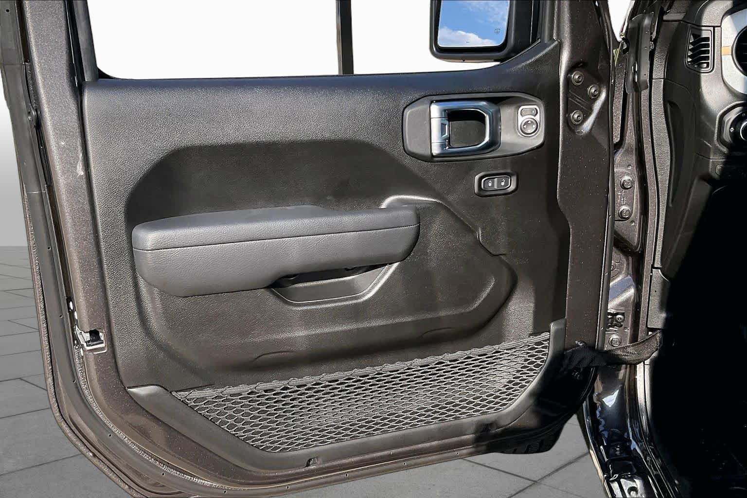 New 2026 Granite Crystal Metallic Clear-Coat Exterior Paint Jeep Sport S image 10
