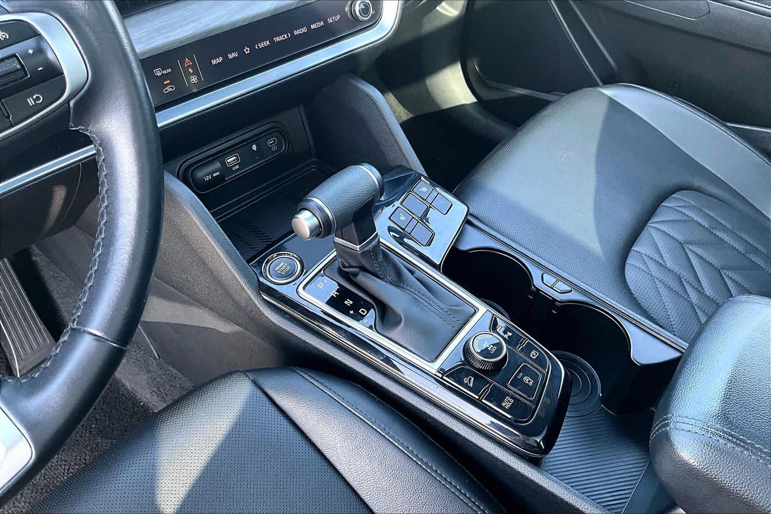 Certified Used 2025 Wolf Gray Kia X-Line image 15