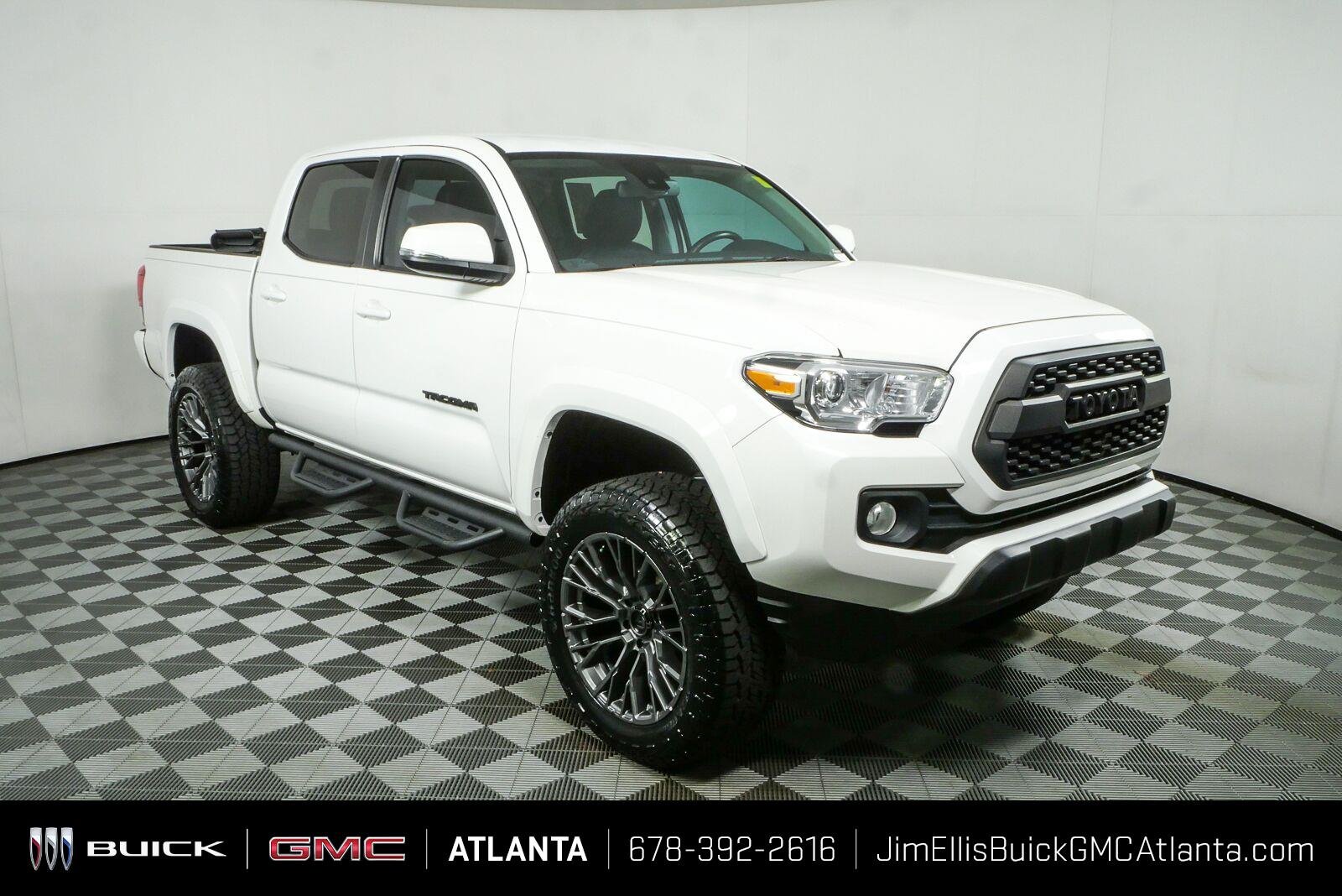 Used 2022 White Toyota SR5 V6 image 1