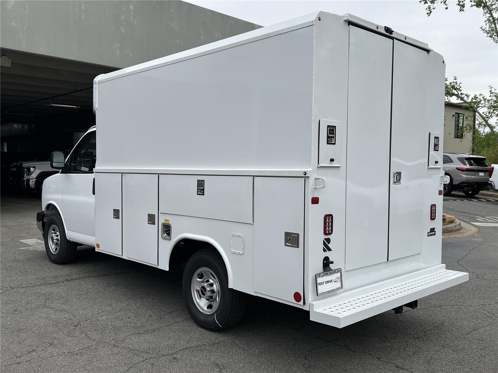 New 2025 Summit White GMC 1WT image 5