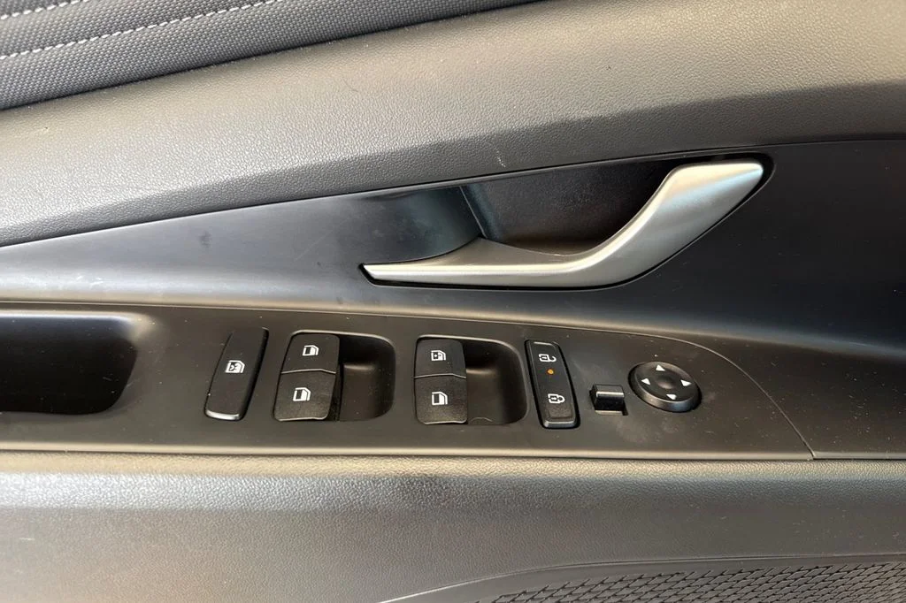 2025 Hyundai Elantra SEL - Photo 15