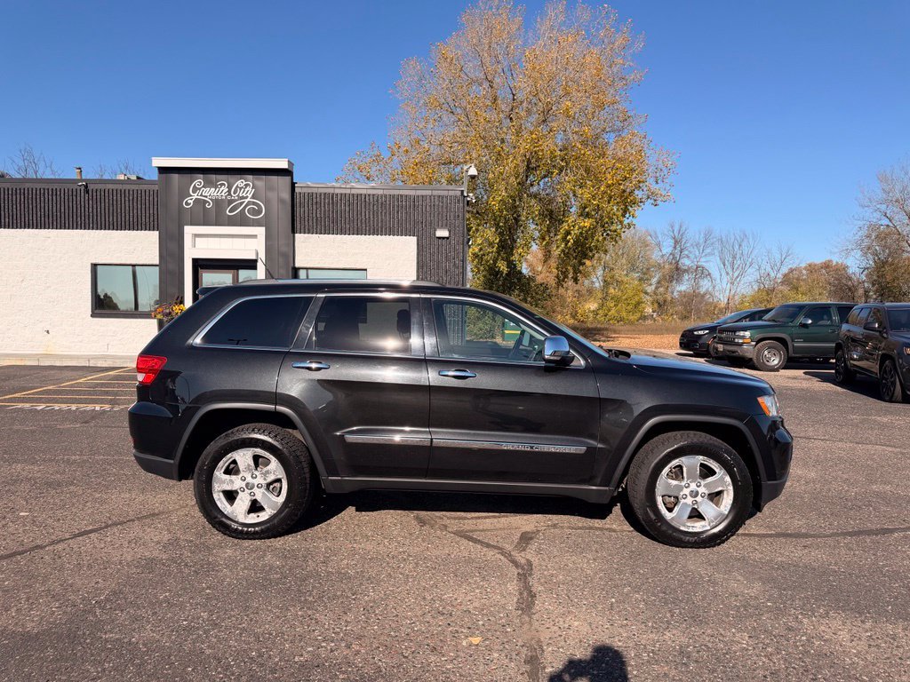 Used 2013 Black Jeep Limited image 3