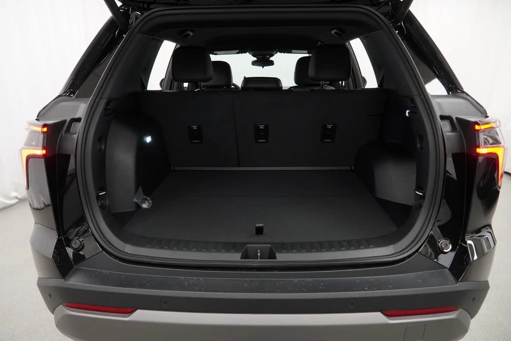 New 2027 Mosaic Black Metallic Chevrolet LT image 25