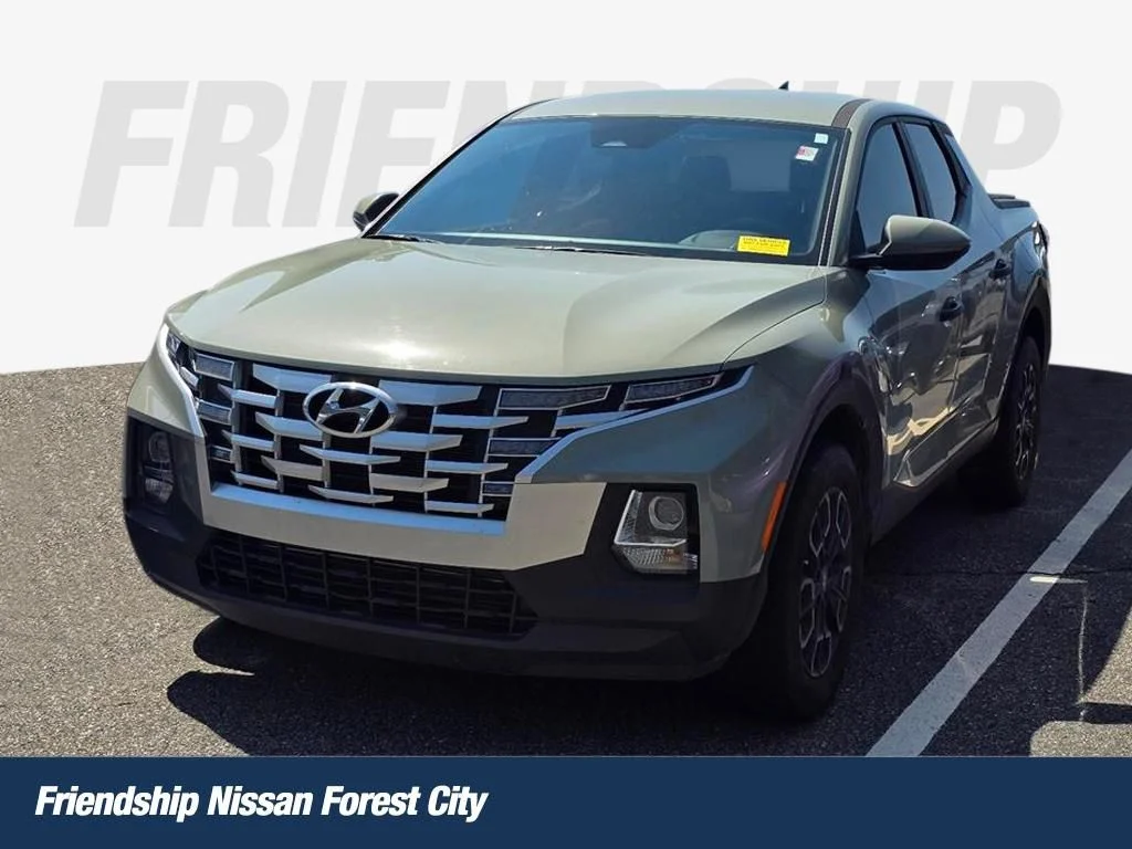 Used 2023 Green Hyundai SEL image 1