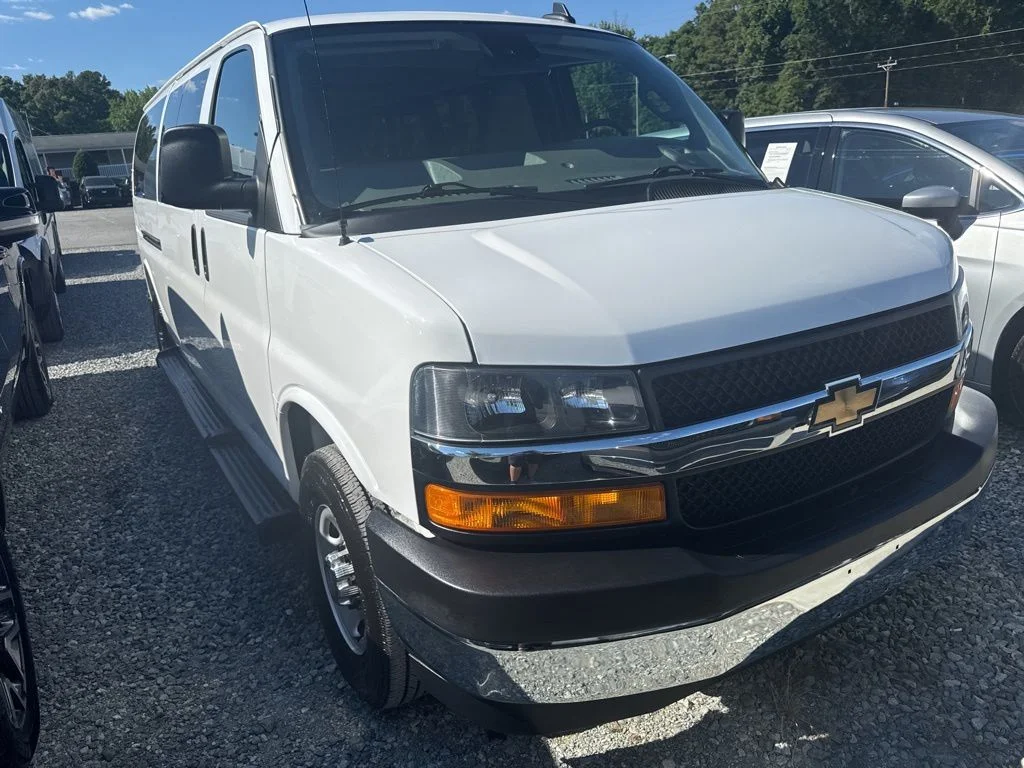 Used 2025 White Chevrolet LT image 2