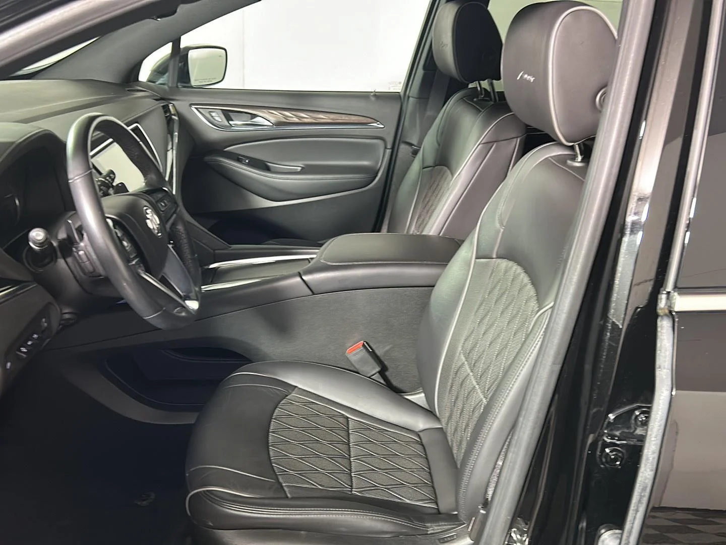 Used 2024 Ebony Twilight Metallic Buick Avenir image 14