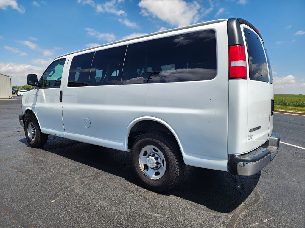 Used 2017 Summit White Chevrolet LS image 7