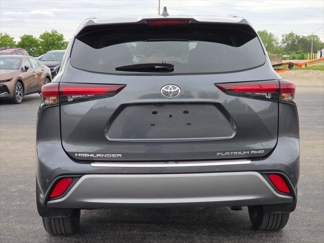 Certified Used 2025 MAGNETIC GRAY MET. Toyota  image 21
