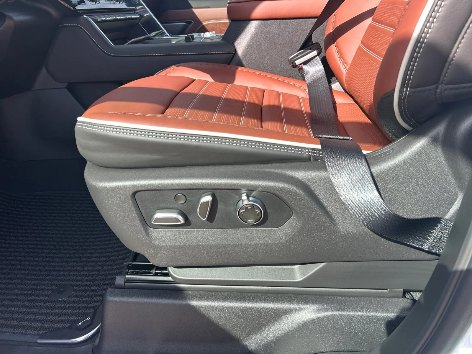 New 2026 Glacier White Tricoat GMC Denali Ultimate image 15