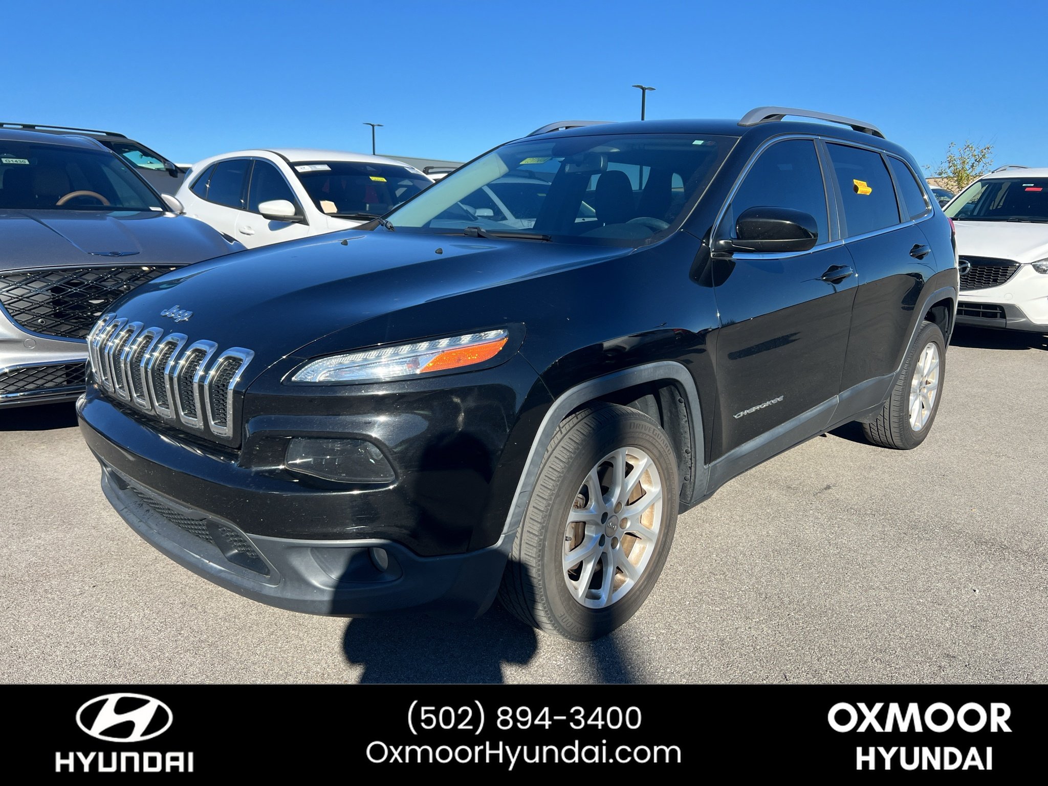 Used 2017 Diamond Black Crystal Pearlcoat Jeep Latitude image 3