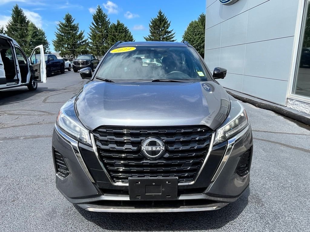 Used 2024 Gray Nissan SR image 9