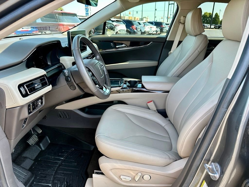 Used 2023 Gray Lincoln Standard image 13