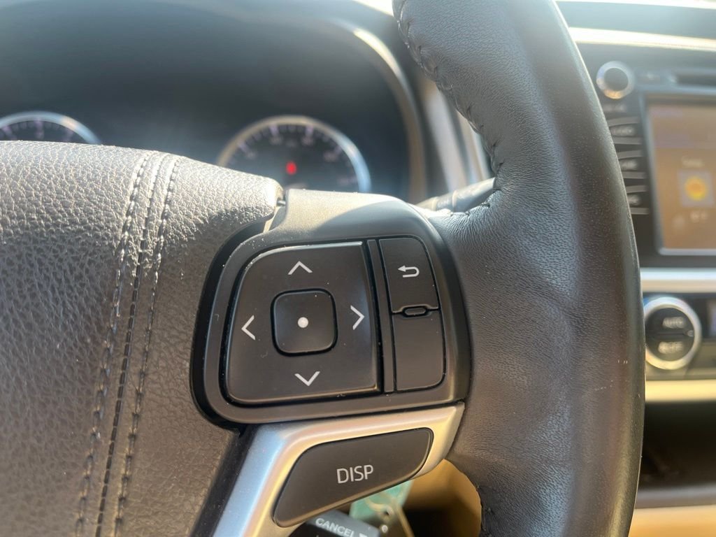 Used 2016 White Toyota LE Plus V6 image 16