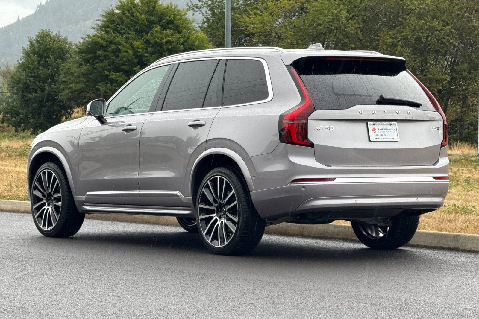 New 2026 Aurora Silver Volvo Plus image 5
