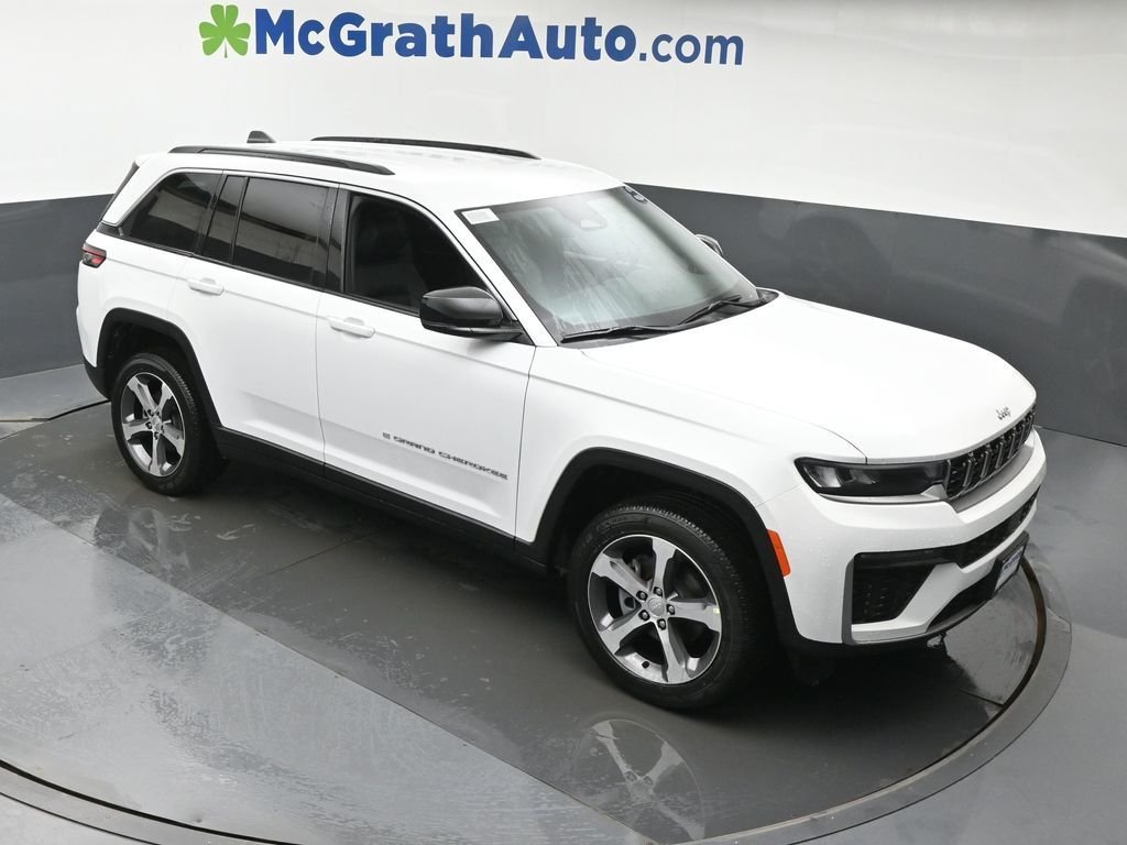 New 2026 Bright White Clear-Coat Exterior Paint Jeep Limited image 3