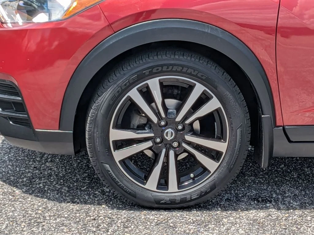 Used 2018 Red Nissan SV image 9