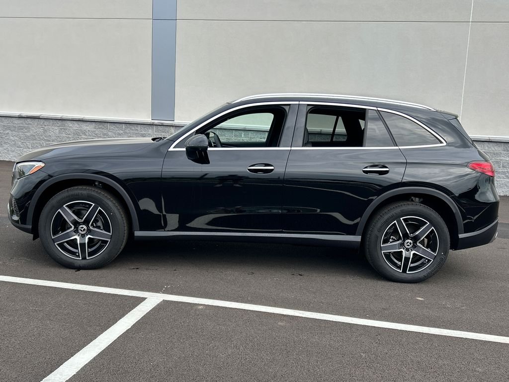 New 2026 Black Mercedes-Benz GLC 300 image 4