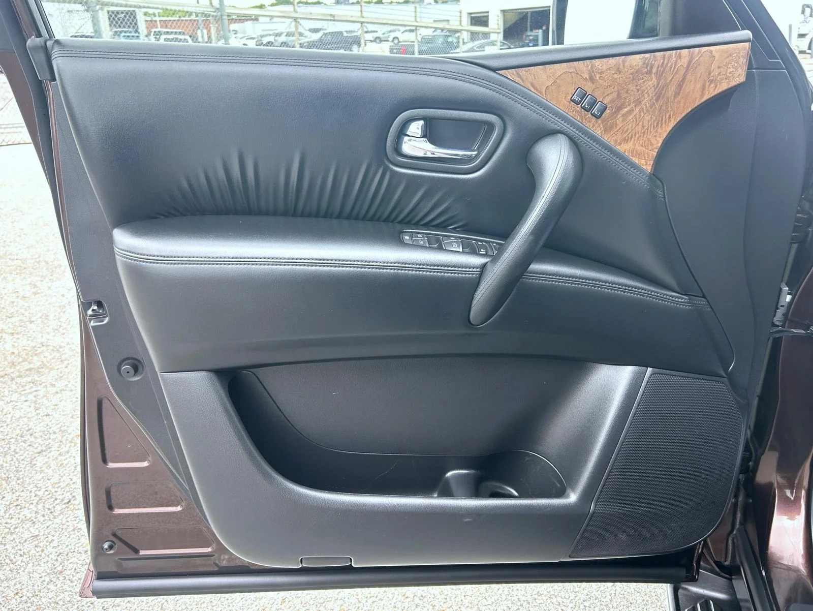 Used 2021 Brown Nissan SL image 9