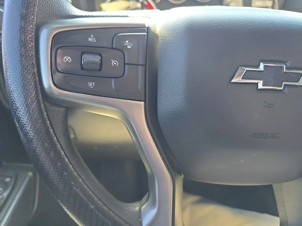 Used 2022 White Chevrolet Custom image 34