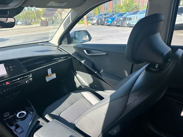 New 2026 Steel Gray Kia WIND image 23