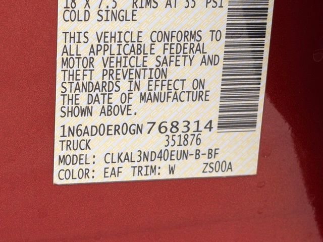 Used 2016 Red Nissan SL image 19
