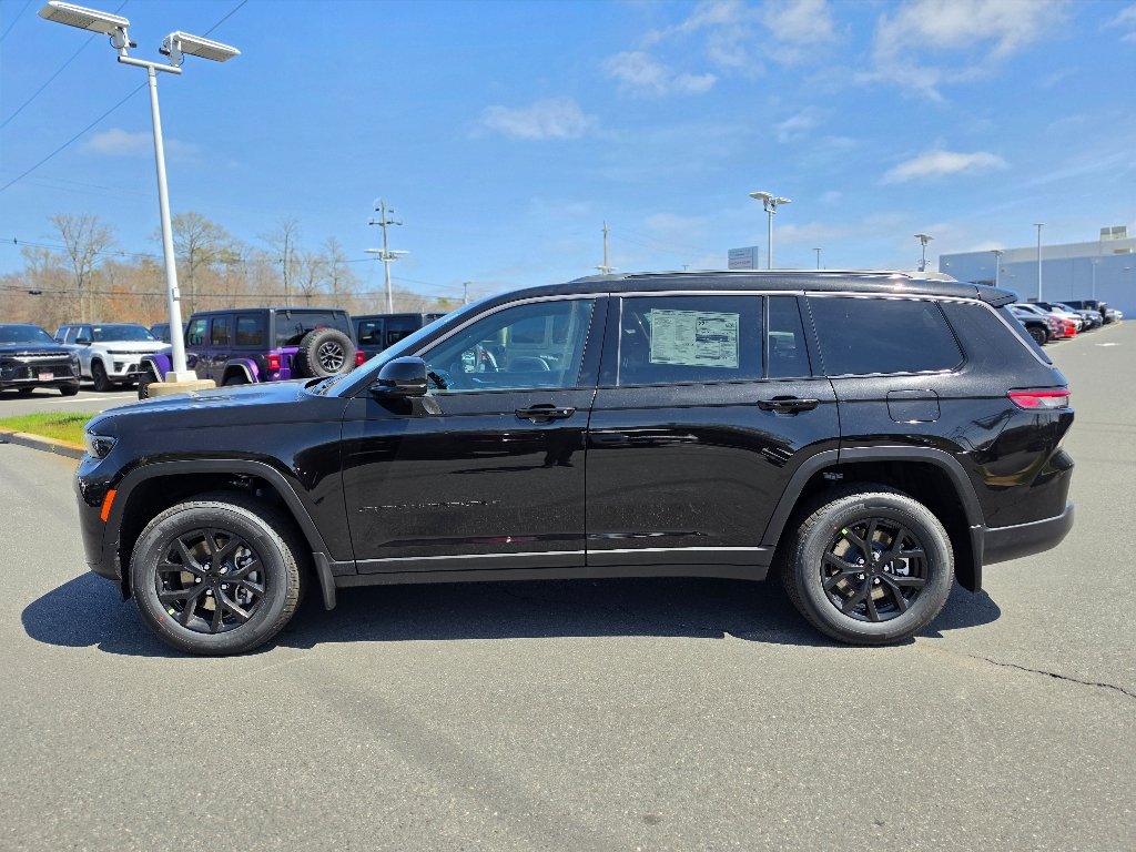 New 2026 Diamond Black Crystal Pearl-Coat Exterior Paint Jeep Altitude image 9