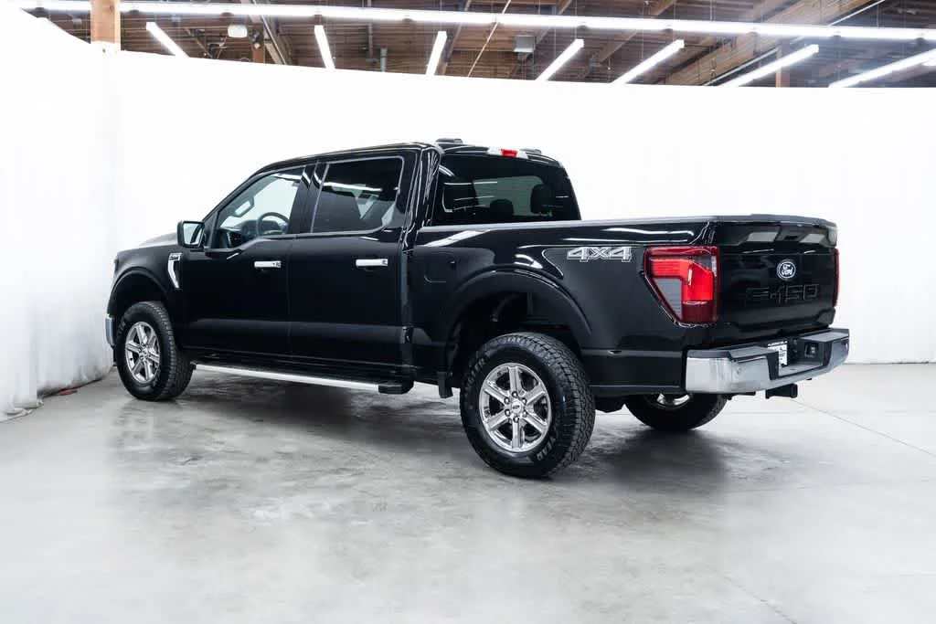 Used 2025 Agate Black Metallic Ford XLT image 4