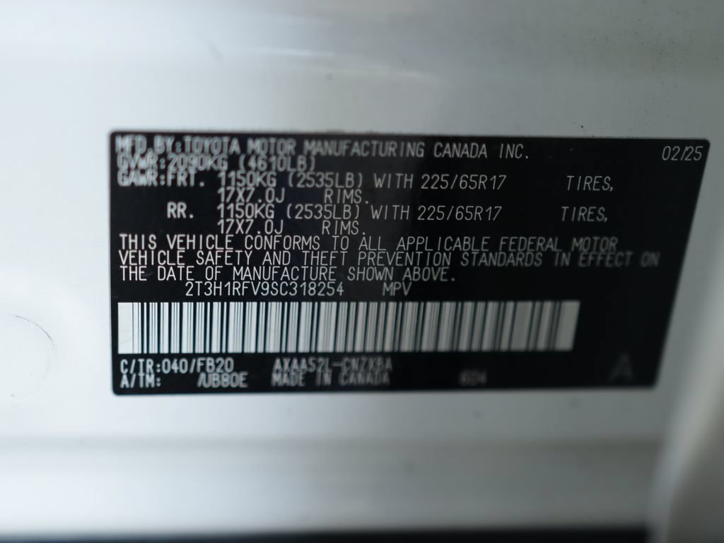 Used 2025 Ice Cap Toyota LE image 31