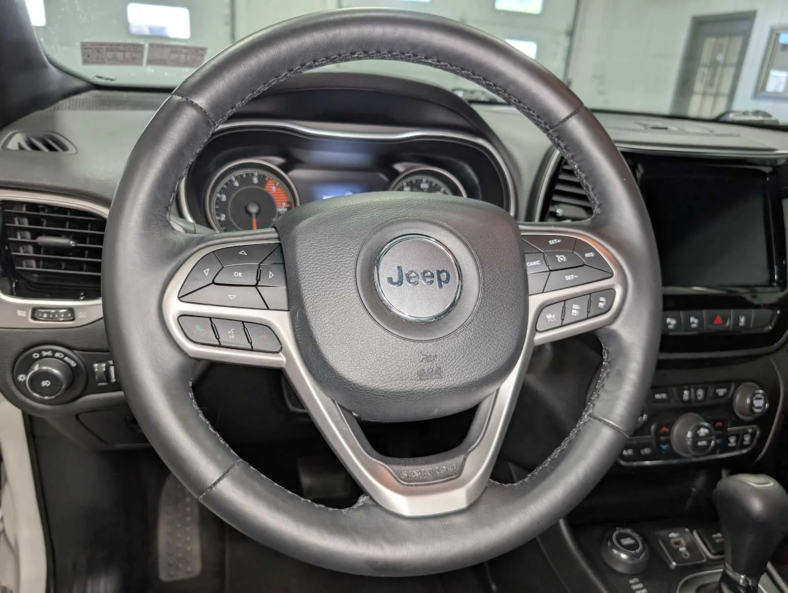 Used 2019 Pearl White Pearlcoat Jeep High Altitude image 37