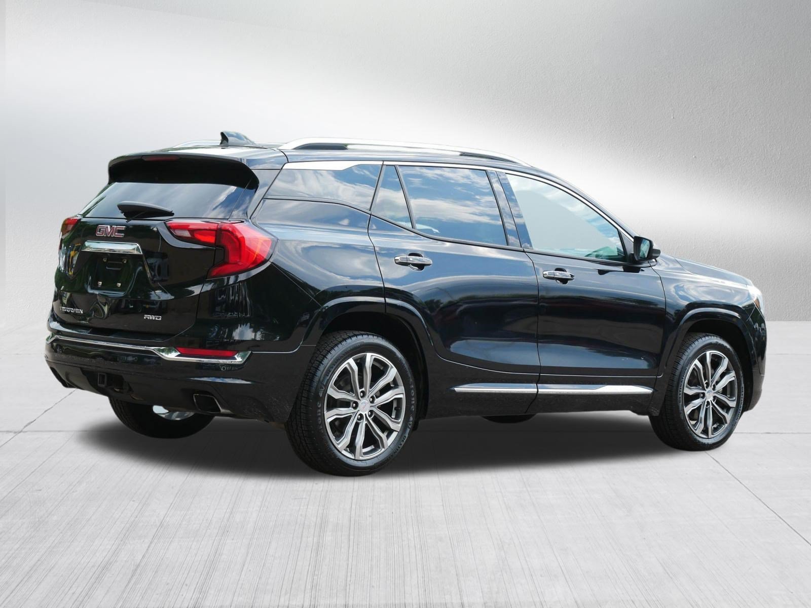 Used 2018 Ebony Twilight Metallic GMC Denali image 7