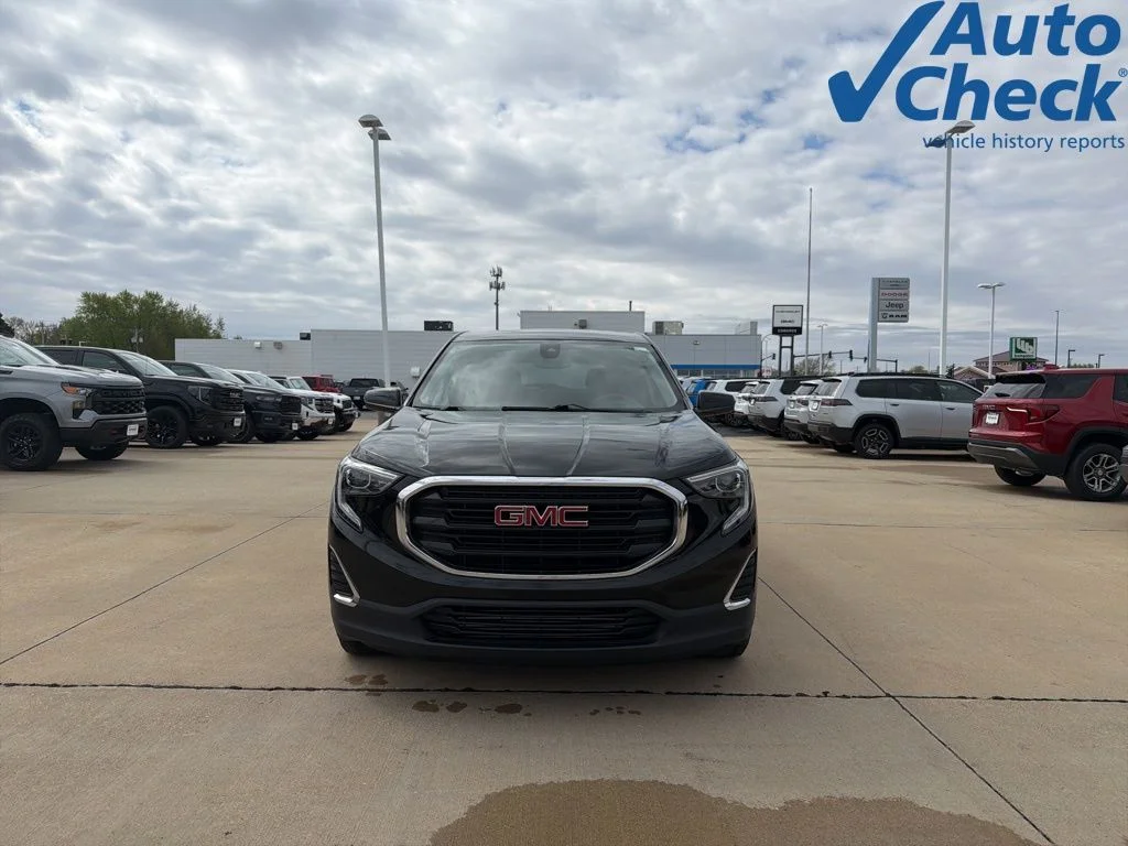 Used 2020 Black GMC SLE image 2