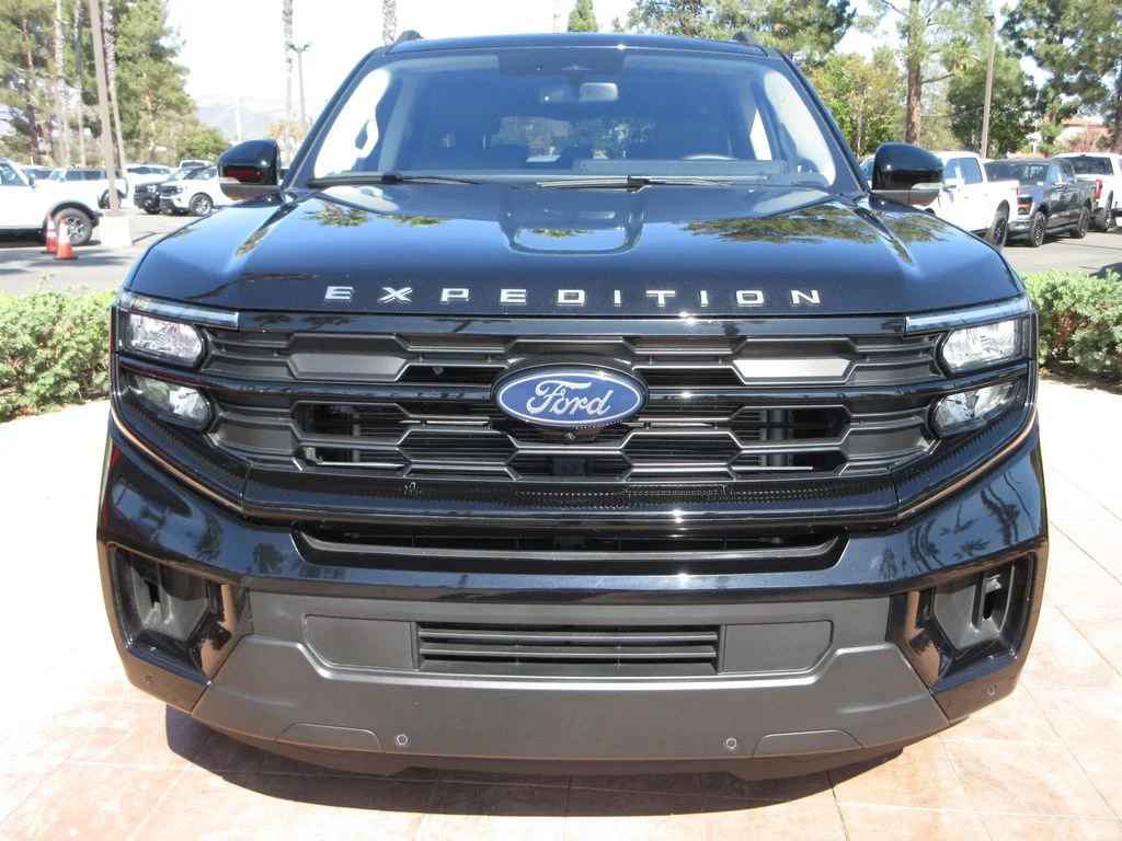 Certified Used 2025 Agate Black Metallic Ford Active image 8