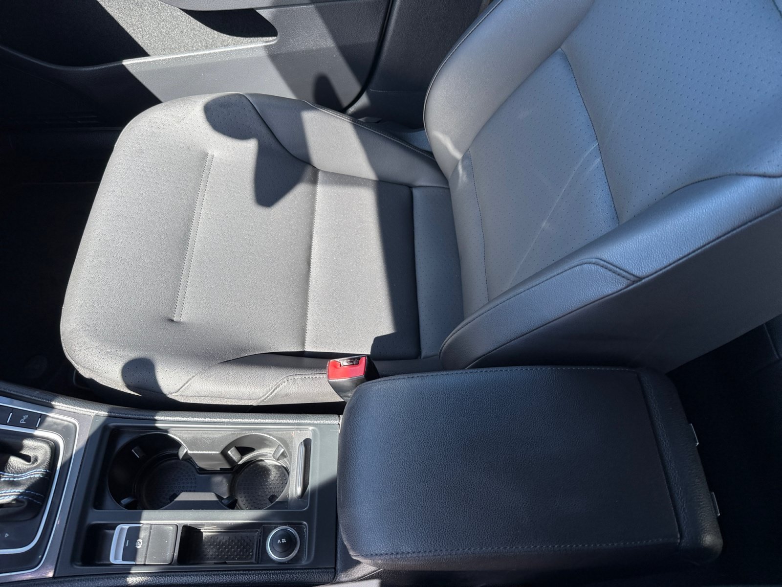 Used 2016 Pure White Volkswagen SEL Premium image 14