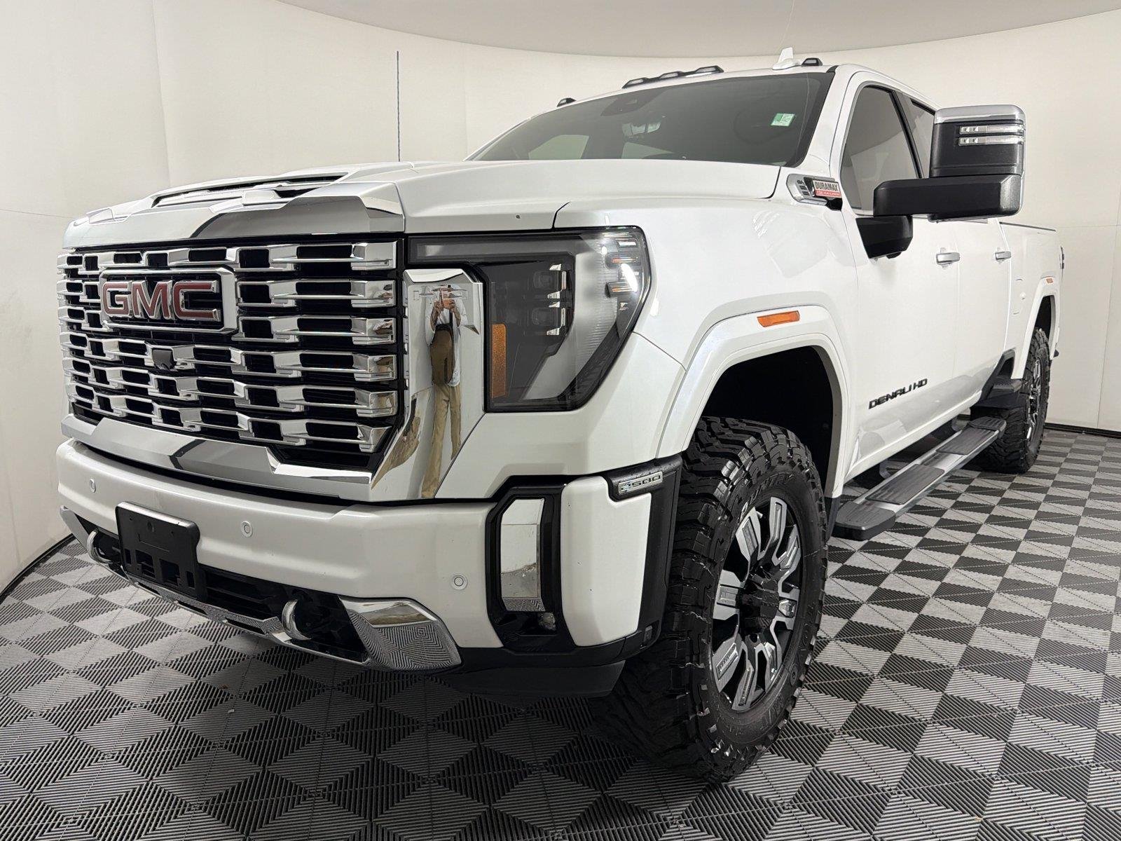 Certified Used 2024 White Frost Tricoat GMC Denali image 3