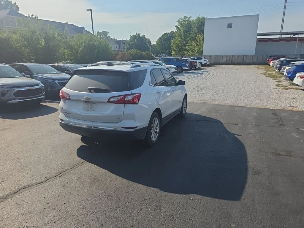 Used 2018 Iridescent Pearl Tricoat Chevrolet LT image 5