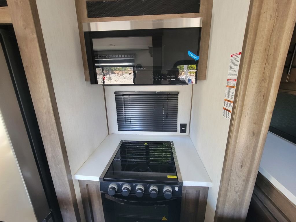 Used 2022  Rogue Toy Hauler image 21