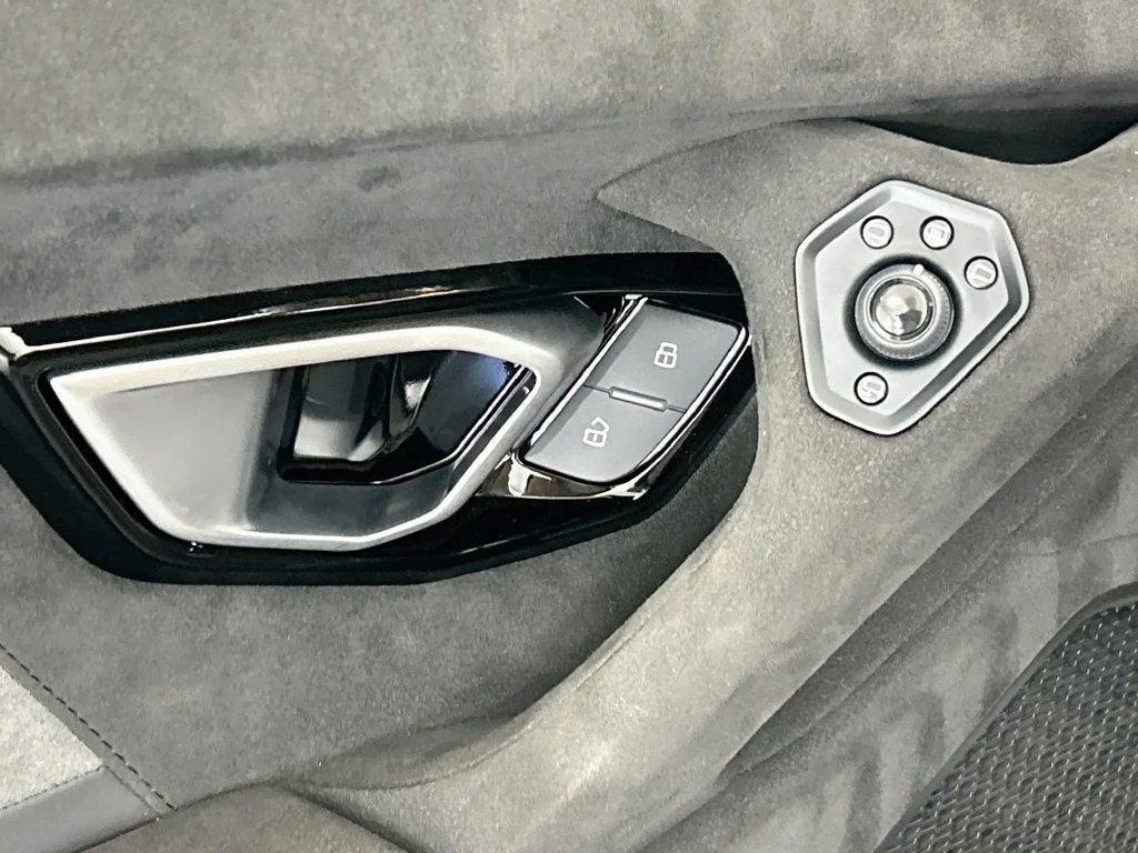 Used 2023 Orange Lamborghini  image 20