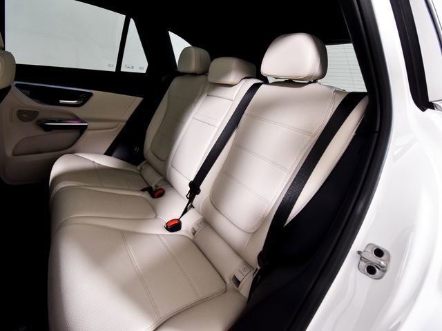 New 2026 Polar White Mercedes-Benz GLC 300 image 43