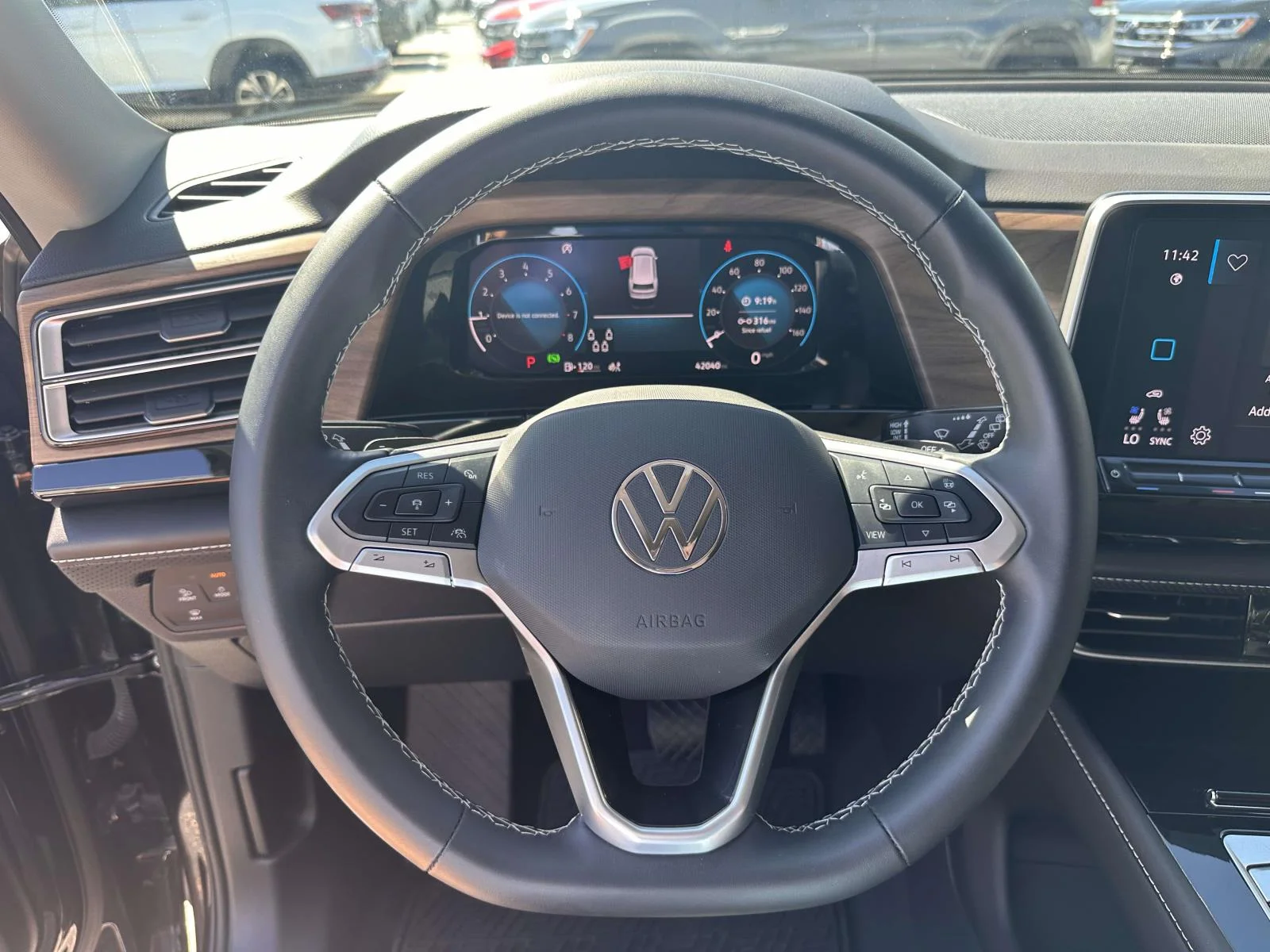 Used 2024 Black Volkswagen 2.0T SE w/Technology image 14
