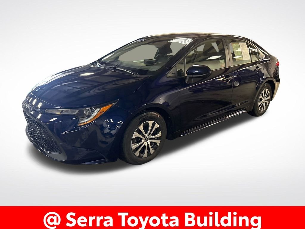 Used 2022  Toyota LE image 1