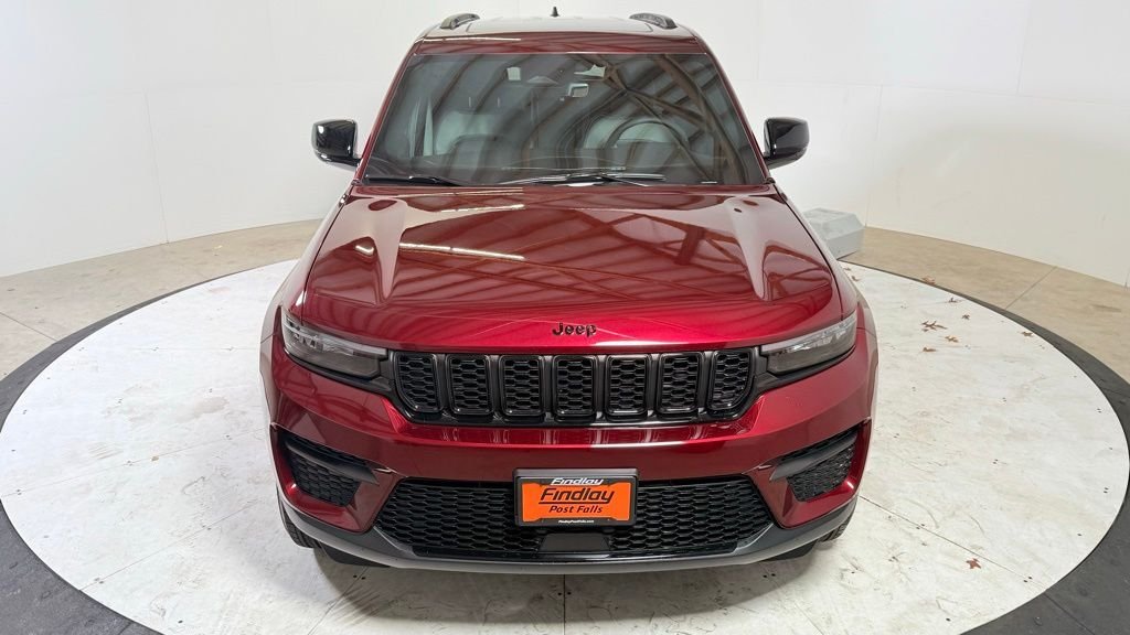 New 2025 Velvet Red Pearl-Coat Exterior Paint Jeep Altitude X image 3