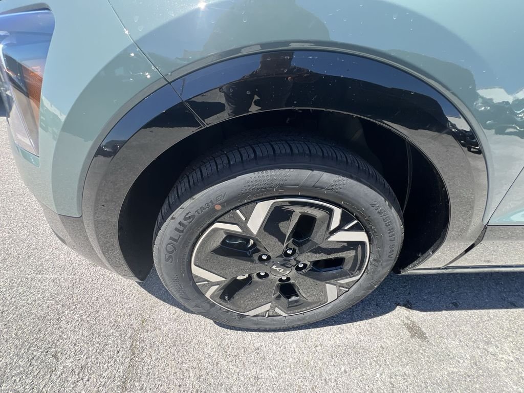 New 2026 Green Kia Wind image 10