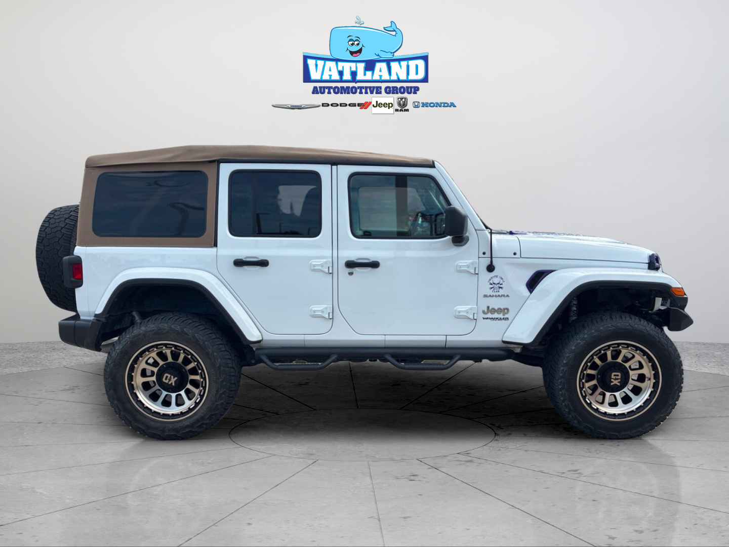 Used 2021 White Jeep Unlimited Sahara image 6