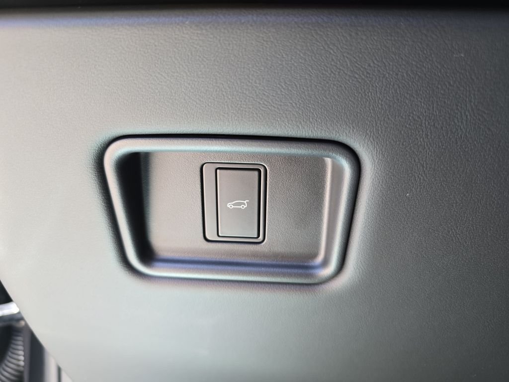 New 2026 Carpathian Grey Land Rover Dynamic SE image 27