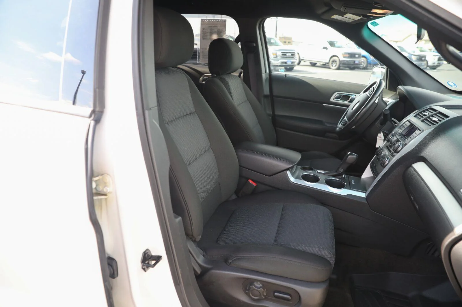 Used 2013 White Platinum Metallic Tri-Coat Ford XLT image 32