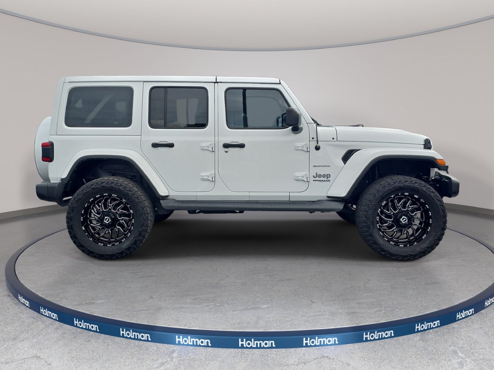 Used 2021 White Jeep Unlimited Sahara image 5