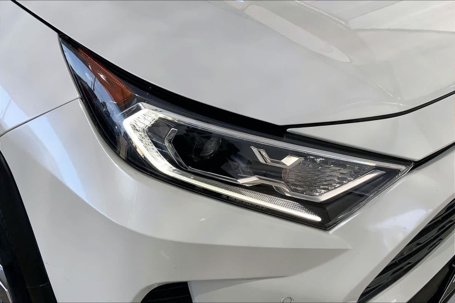 Used 2020 Blizzard Pearl Toyota Hybrid Limited image 28