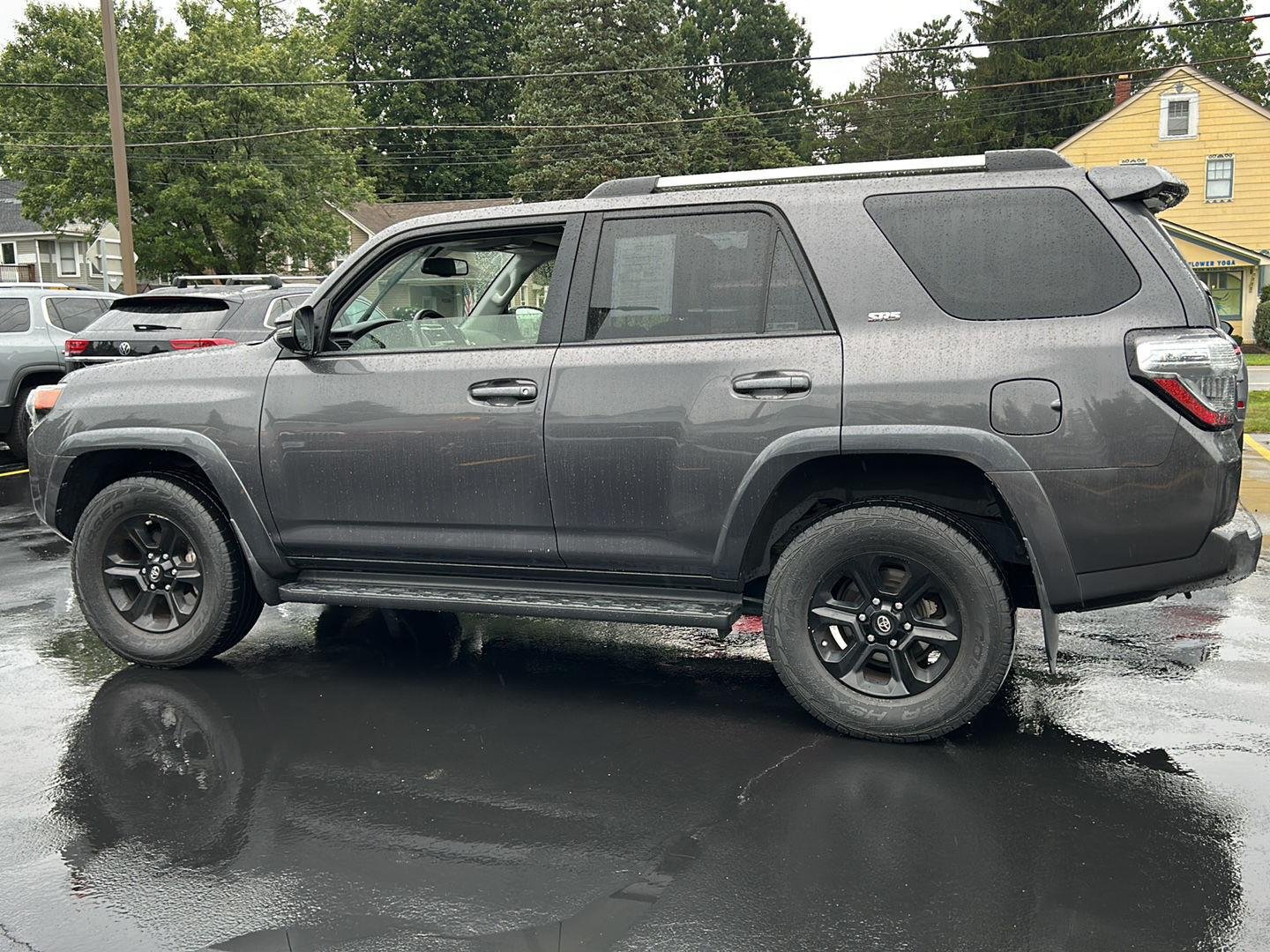 Used 2019 Magnetic Gray Metallic Toyota SR5 Premium image 4