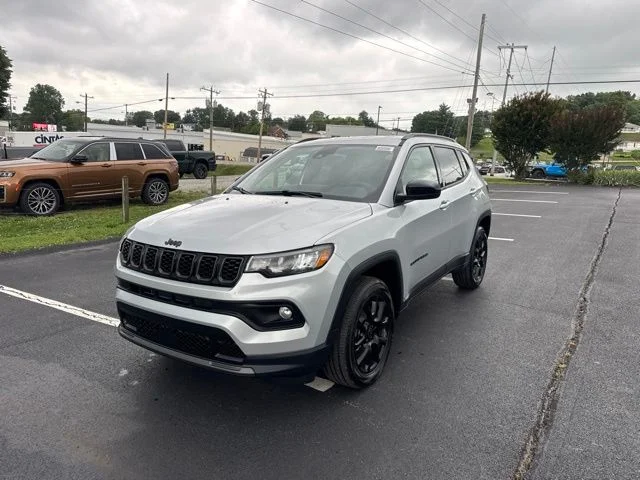 New 2026 Silver Zynith Metallic Clearcoat Jeep Latitude image 3